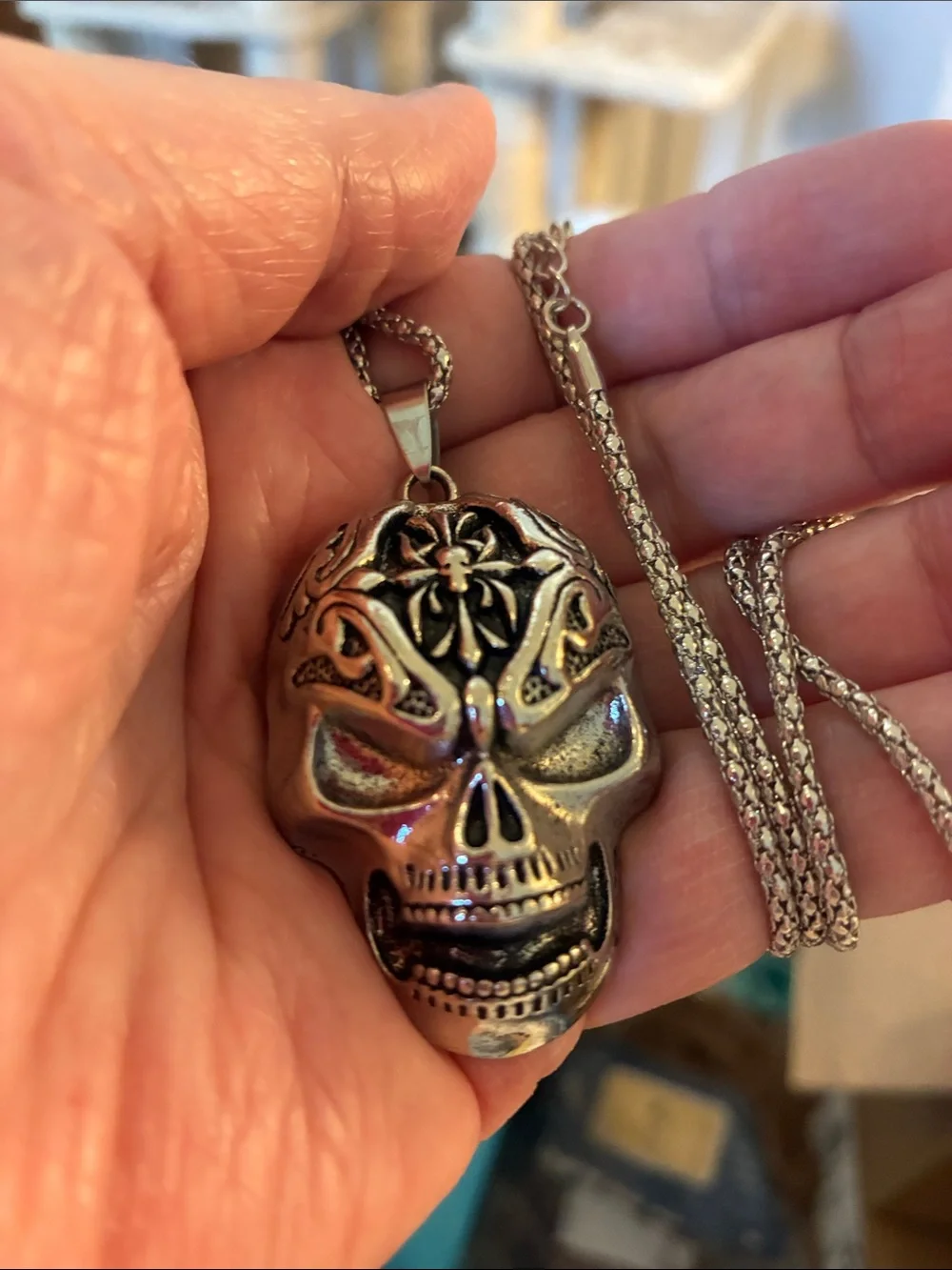 Skull Pendant Necklace in silver-tone